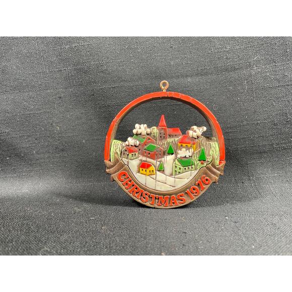 Vintage Hallmark Christmas tree ornament, 1976, Peace on Earth - Picture 3 of 8